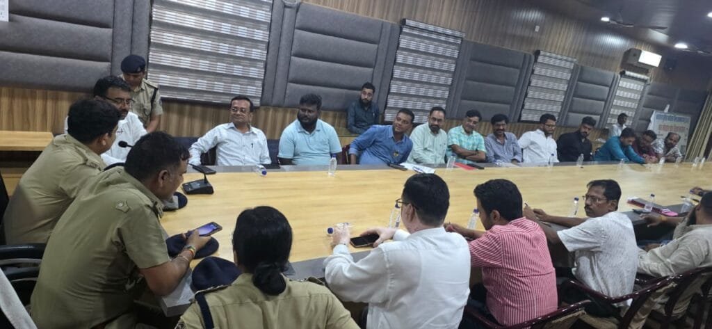 Rajnandgaon: गणेश प्रतिमा विसर्जन झांकी एवं ईद मिलाद-उल-नबी पर्व को लेकर पुलिस अधीक्षक कार्यालय में बैठक, दिए गए आवश्यक दिशा-निर्देश  