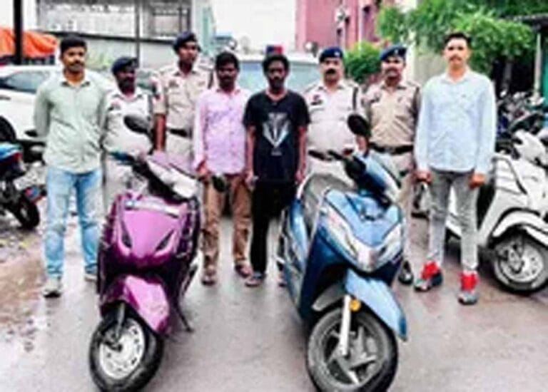दो वाहन चोर गिरफ्तार, एक्टिवा बरामद – रेल पुलिस की बड़ी सफलता
