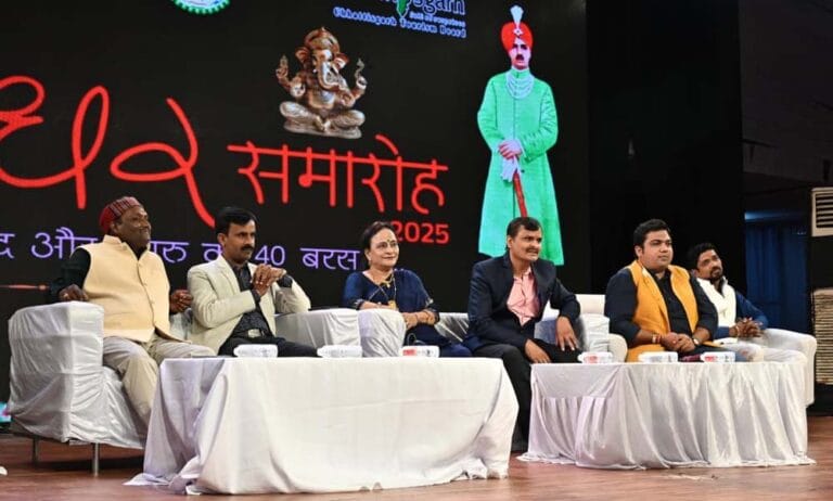 चक्रधर समारोह 2025: हास्य, वीर रस और व्यंग्य का अद्भुत काव्य संध्या अनुभव