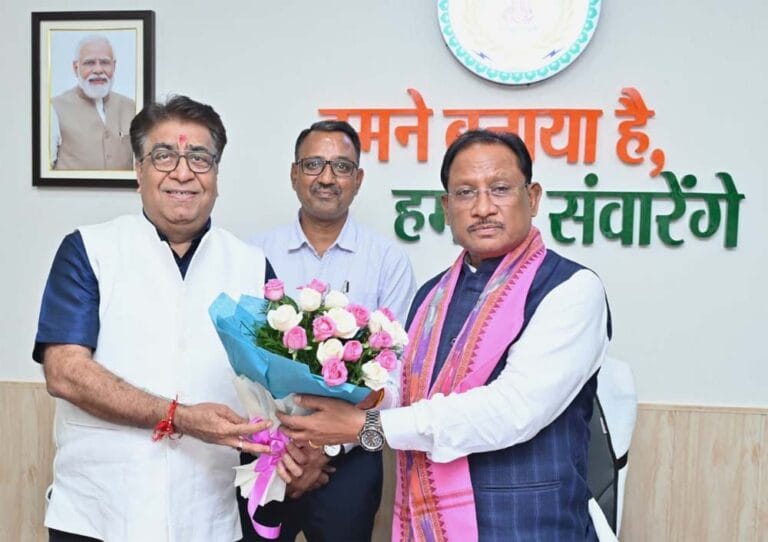 मुख्यमंत्री साय से ट्रिपल आईटी नया रायपुर के निदेशक की सौजन्य मुलाकात