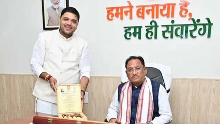 अतुल पर्वत ने CM से मुलाकात कर दिया जन्मदिन का निमंत्रण