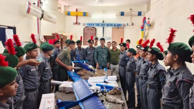 NCC कैडेट्स के सपनों को मिलेगी तकनीकी उड़ान, विधायक ने किया 1 लाख रुपए का योगदान