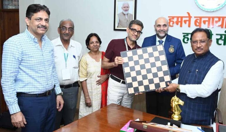 ग्रैंडमास्टर प्रवीण महादेव थिप्से ने मुख्यमंत्री साय से की सौजन्य मुलाकात