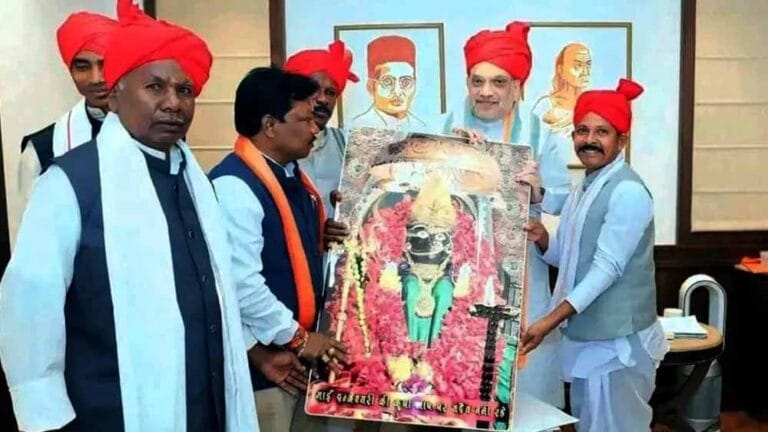 केंद्रीय गृह मंत्री अमित शाह को मिला औपचारिक निमंत्रण, भेंट हुई मां दंतेश्वरी की तस्वीर