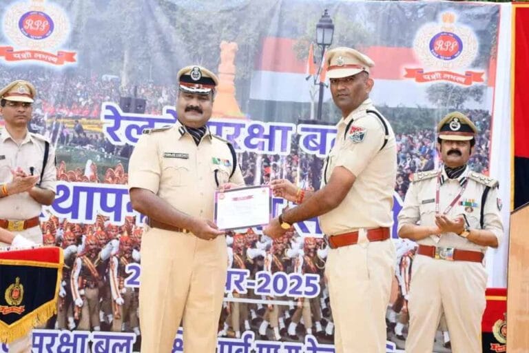 आरपीएफ स्थापना दिवस समारोह में आईजी ने 40 जवान सम्मानित