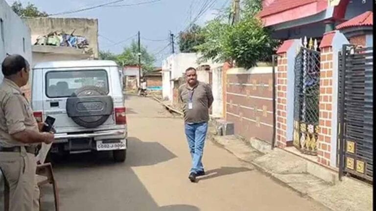 भ्रष्टाचार निरोधक ब्यूरो का छापा, कोयला कारोबारी के ठिकाने से मिल रहे अहम दस्तावेज़