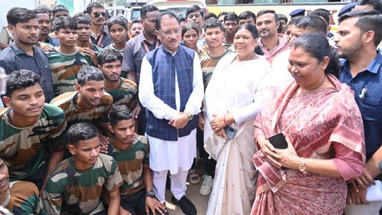 रायपुर में मुख्यमंत्री साय से मिले 26 अग्निवीर, देशसेवा के जज़्बे को मिला सम्मान