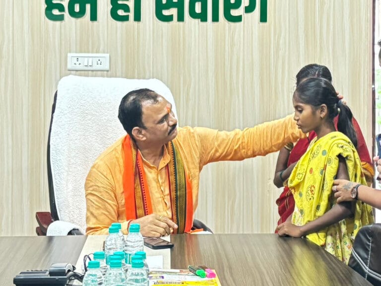 CG : ‘पापा, मैं ठीक हो जाऊंगी ना?’ – दिल की बीमारी से जूझ रही मासूम शांभवी गुरला का सवाल