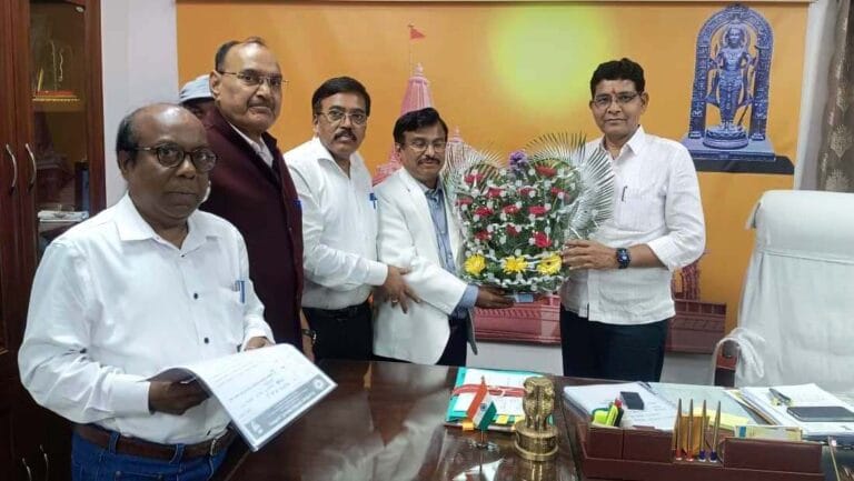CG : राजस्व मंत्री टंक राम वर्मा से अंबेडकर वेलफेयर सोसायटी के पदाधिकारियों ने की सौजन्य मुलाकात