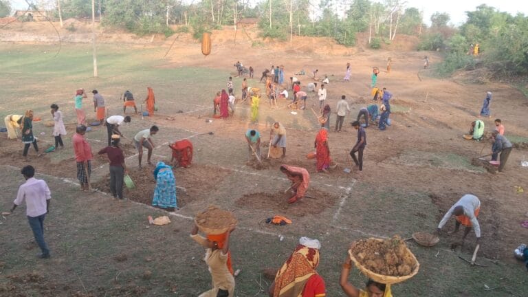 CG : मनरेगा श्रमिकों को रोजगार देने में बिलासपुर जिला प्रदेश में अव्वल