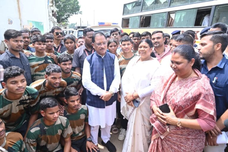 CG : मुख्यमंत्री विष्णुदेव साय से 26 अग्निवीरों ने की सौजन्य मुलाकात