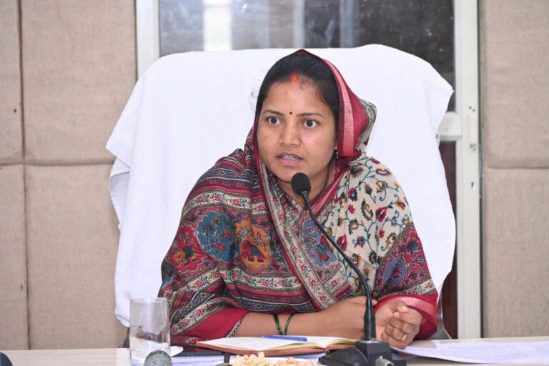 CG : मंत्री लक्ष्मी राजवाड़े ने ली विभागीय समीक्षा बैठक