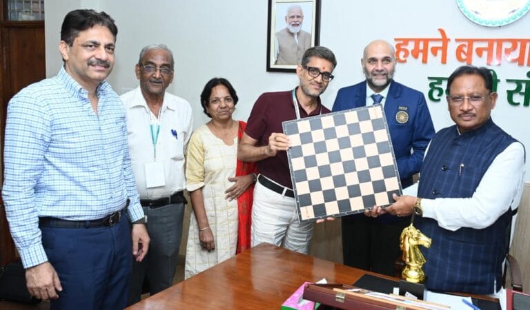 CG : मुख्यमंत्री साय से ग्रैंडमास्टर प्रवीण महादेव थिप्से ने की सौजन्य भेंट