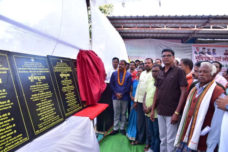 CG : वन मंत्री केदार कश्यप ने गोलावंड में लगभग 01 करोड़ 69 लाख के विकास कार्यों का किया भूमिपूजन