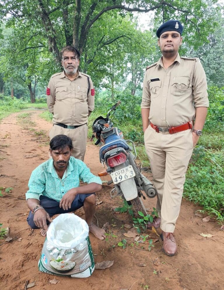 CG : 32.6 लीटर महुआ शराब जब्त, दो आरोपी गिरफ्तार