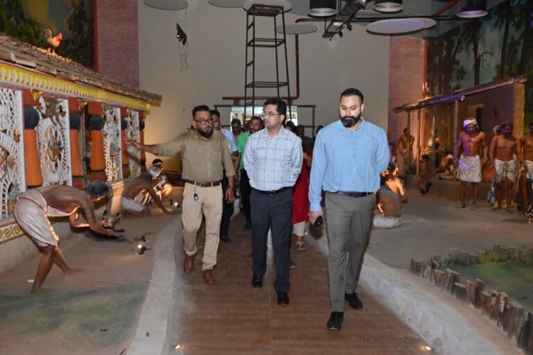 CG : शहीद वीर नारायण सिंह संग्रहालय के निर्माण कार्य का प्रमुख सचिव सोनमणि बोरा द्वारा निरीक्षण