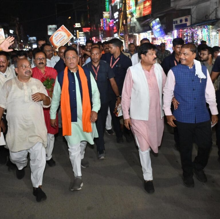 CG : जीएसटी बचत उत्सव का जायजा लेने बाजार पहुंचे मुख्यमंत्री साय