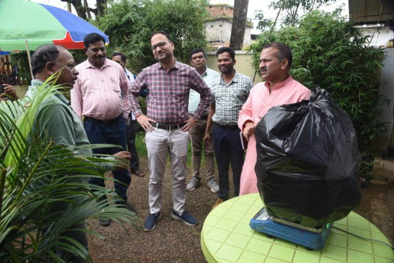 CG : राज्य का पहला ग्रामीण गार्बेज कैफे मैनपाट के ग्राम रोपाखार में