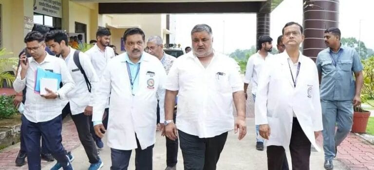 CG : छात्रों की बात, जनप्रतिनिधि के साथ: संस्कृति मंत्री ने की मेडिकल छात्रों से चर्चा