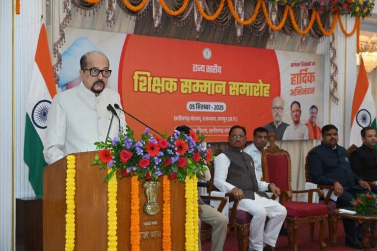 शिक्षकों को मिला सराहनीय सम्मान, राजभवन में आयोजित समारोह में CM और राज्यपाल मौजूद