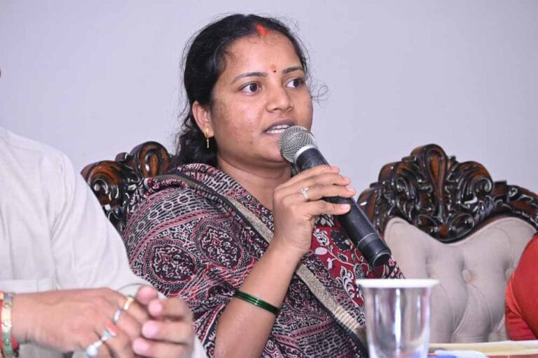 अंबिकापुर में मंत्री लक्ष्मी राजवाड़े ने महिलाओं और बच्चों के विकास पर की समीक्षा