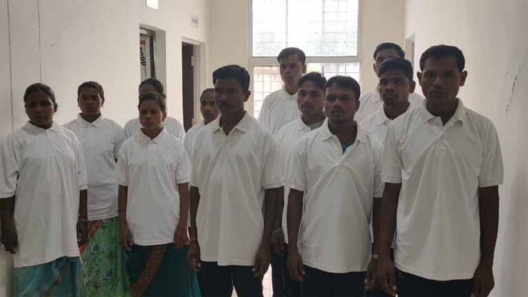 नारायणपुर: 12 नक्सलियों ने डाले हथियार, 18 लाख के इनामी भी शामिल