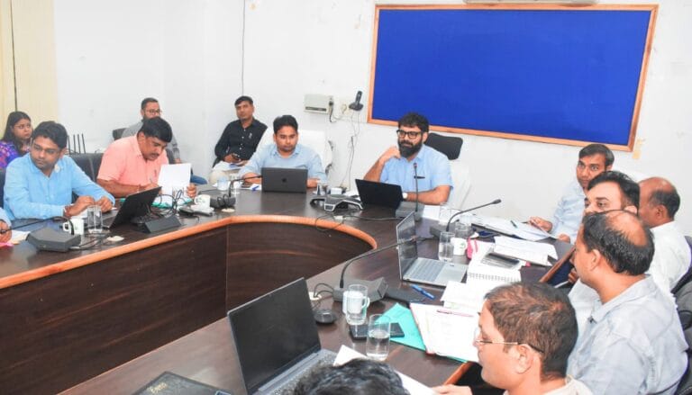 CG : कलेक्टर ने आदि कर्मयोगी अभियान का बेहतर क्रियान्वयन करने के निर्देश…