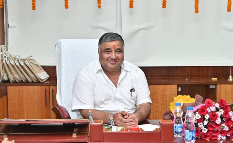 CG : पर्यटन एवं संस्कृति मंत्री राजेश अग्रवाल ने मंत्रालय में कामकाज संभाला…
