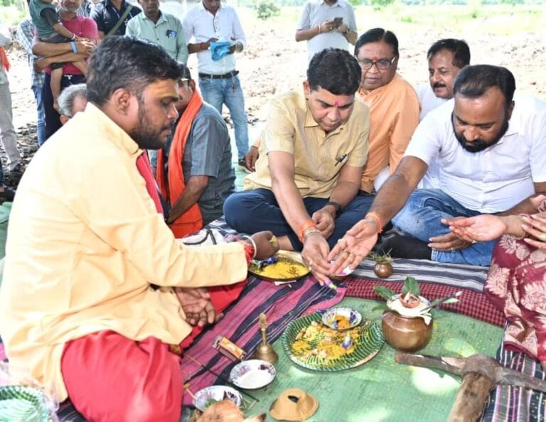 CG : राजस्व मंत्री ने बलौदाबाजार में महतारी सदन निर्माण का भूमिपूजन किया…