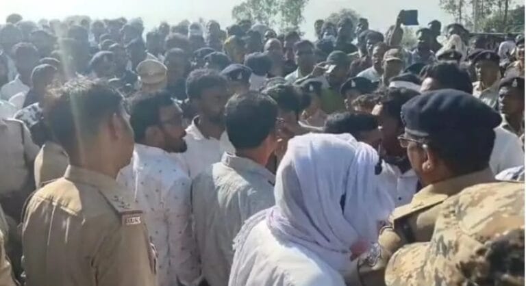 CG : प्रार्थना सभा में धर्मांतरण का आरोप: बजरंग दल और ईसाई समुदाय में झड़प…
