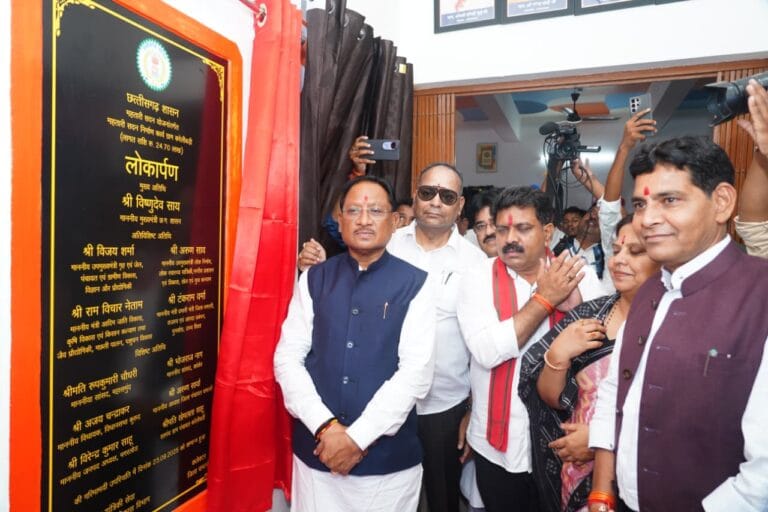 CG : सीएम साय ने धमतरी के करेली बड़ी से 51 महतारी सदनों का किया लोकार्पण…