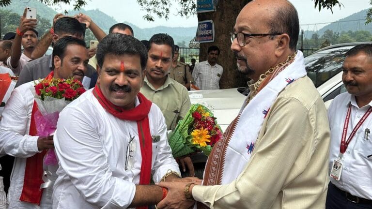 CG : भोरमदेव मंदिर पहुंचे राज्यपाल डेका, डिप्टी सीएम शर्मा ने किया स्वागत