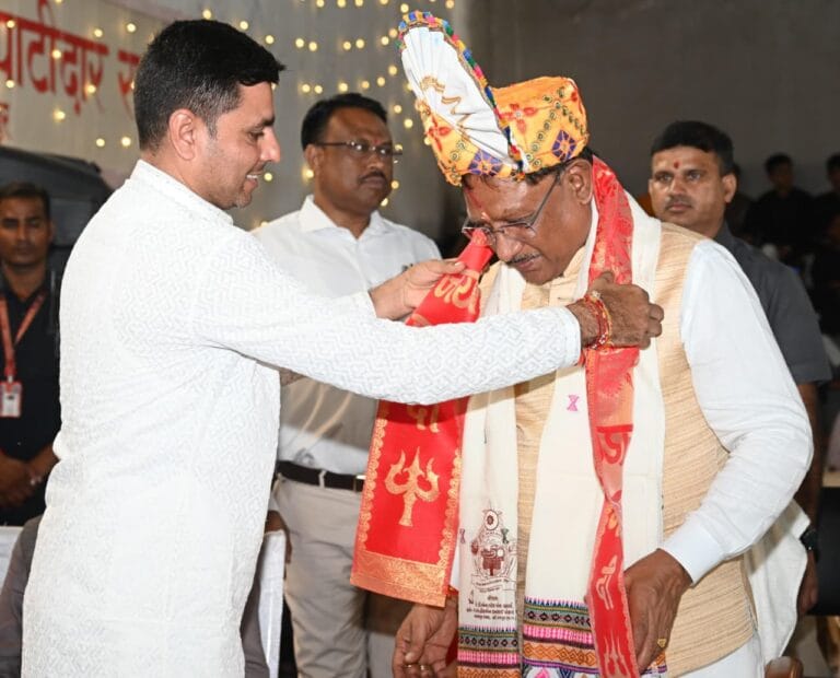 CG : गरबा महोत्सव में शामिल हुए सीएम साय, मातारानी के दर्शन कर लिया आशीर्वाद…