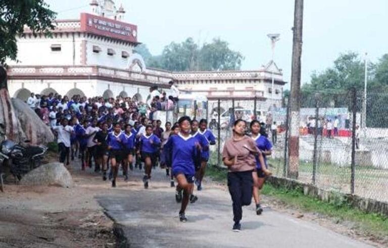 नशा मुक्त भारत की ओर कदम: महासमुंद में सेवा मैराथन दौड़ की शुरुआत