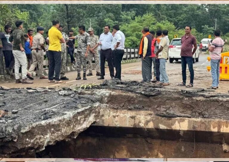 ग्राम बालपेट के क्षतिग्रस्त पुलिया एवं मांडर नाले के मरम्मतीकरण कार्य में तेजी लाने को कहा कलेक्टर ने