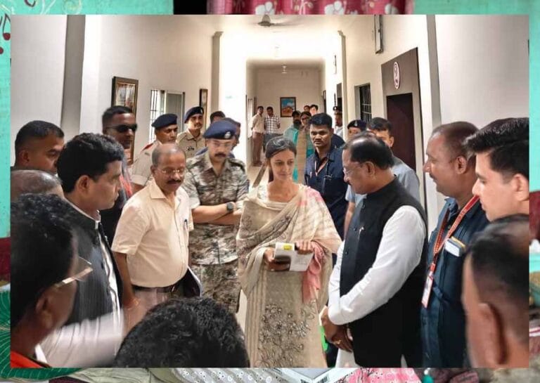 मुसीबतों के बीच जज्बा! बाढ़ में बह गईं पुस्तकें, पूनम फिर भी कर रही तैयारी
