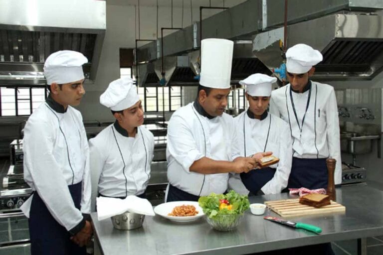 मुफ्त ट्रेनिंग से बनेगा करियर, छत्तीसगढ़ सरकार का होटल मैनेजमेंट कार्यक्रम