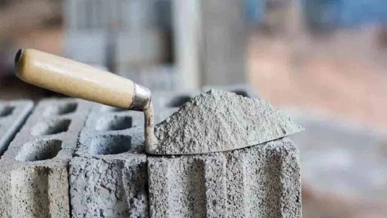 सीमेंट सस्ता हुआ, लेकिन ग्राहक हैं मायूस