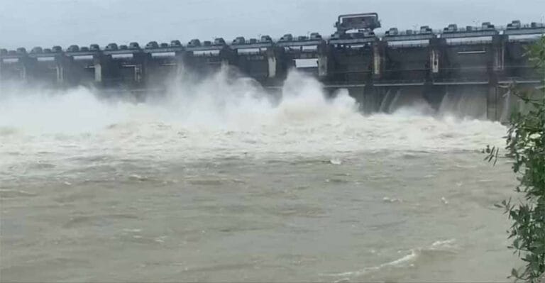 भारी वर्षा के कारण गंगरेल बांध में जलस्तर वृद्धि, तटीय गांवों में सतर्कता जरूरी
