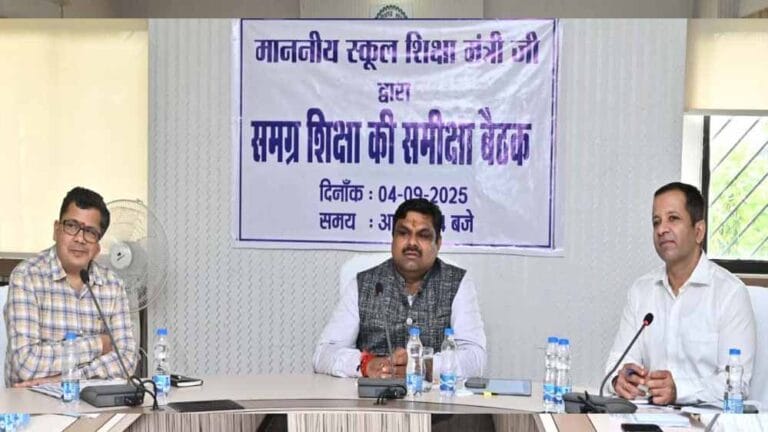 भ्रष्टाचार और लापरवाही बर्दाश्त नहीं: शिक्षा मंत्री गजेंद्र यादव