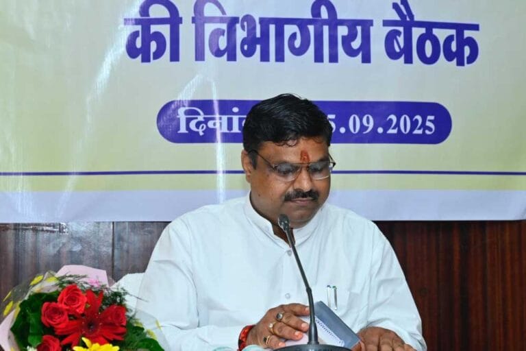 ग्रामोद्योग विभाग की समीक्षा बैठक : छोटे उद्योगों से बड़े रोजगार की ओर कदम