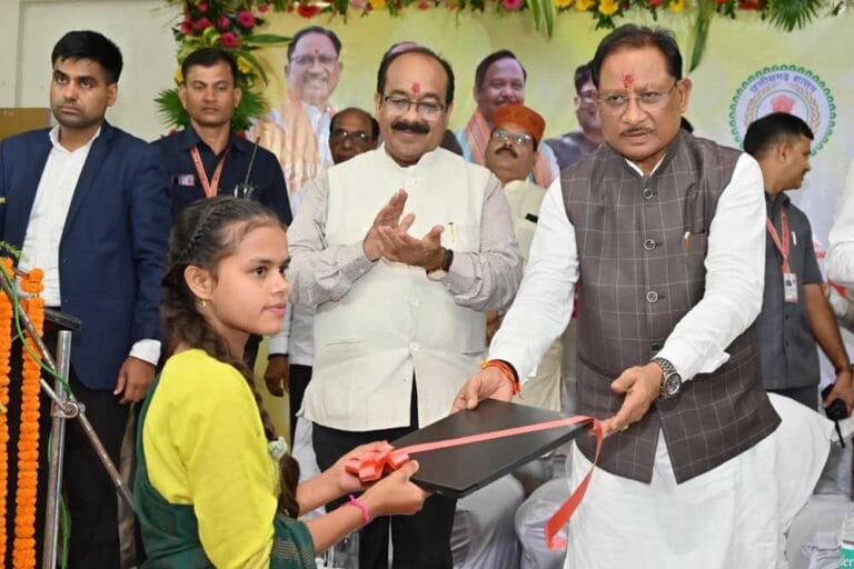 रायपुर: मुख्यमंत्री विष्णु देव साय ने शिक्षा को नई दिशा देने के लिए नवगुरुकुल का उद्घाटन किया