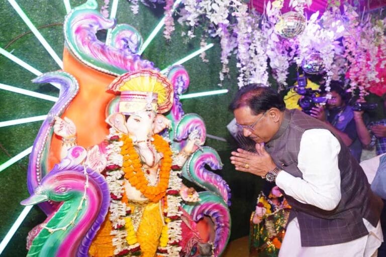 रायगढ़ में चक्रधर समारोह के समापन कार्यक्रम में शामिल हुए मुख्यमंत्री साय