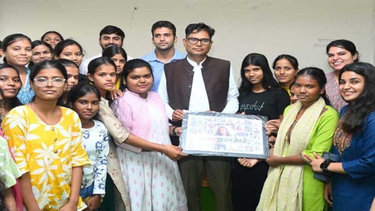 ‘नवगुरुकुल’ में छात्राओं से मिले वित्त मंत्री चौधरी, कहा- आत्मविश्वास ही सफलता की कुंजी
