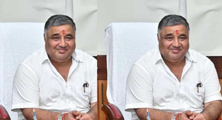 रायपुर: मंत्री राजेश अग्रवाल ने विभागीय समीक्षा बैठक में परखा पर्यटन व संस्कृति योजनाओं का हाल