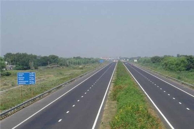Road_Six_Lane_A_77_2.jpg