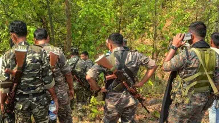 नक्सलियों की कायर हरकत! सुकमा में दो लोगों की निर्मम हत्या ने मचाई सनसनी