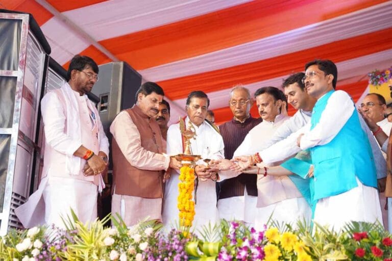 cm_yadav_in.jpg