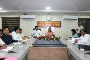 मोहला : आदि कर्मयोगी अभियान के क्रियान्वयन में लाए तेजी-कलेक्टर प्रजापति