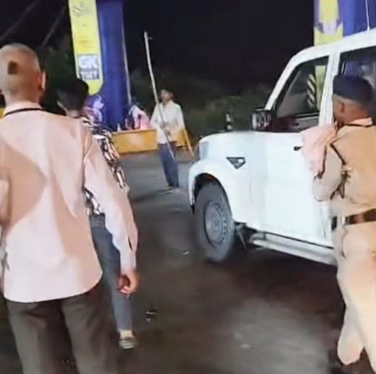 युवक ने पुलिसकर्मी पर डंडे से किया हमला
